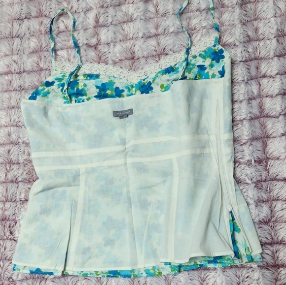 Gorgeous 😍 Floral Top - Picture 8 of 8